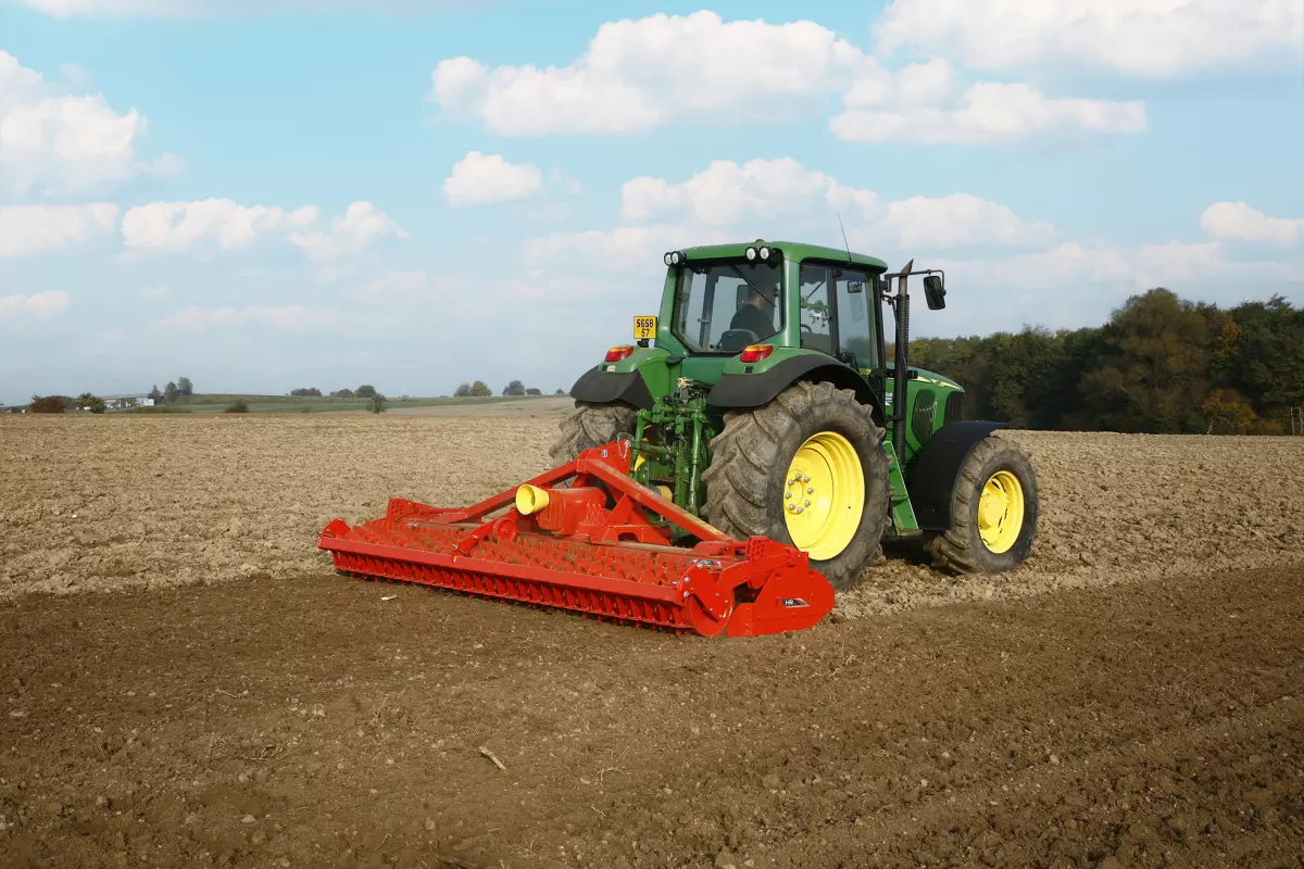 KUHNL 7.6Dモデル KUHN HR 404 D Power Harrow – Reliable & Versatile | KUHN